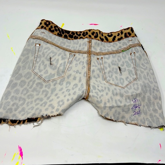 RAWR!! Let the cat out! - Picture 3 of 4